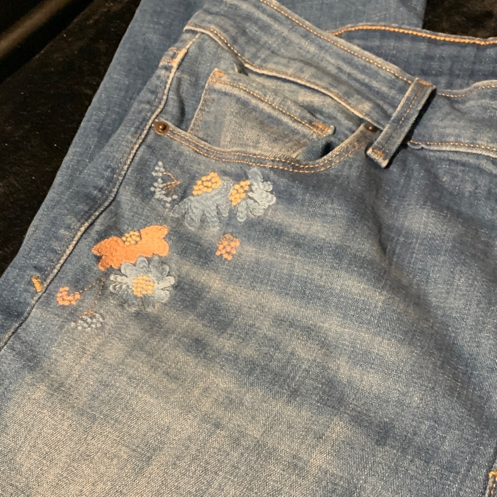 #492 “Levi’s” Embroidered Blue Jeans - Picture 3 of 13